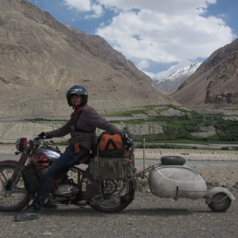 Roman Kudron a Jawa 350 z roku 1952, 100 metrov od Afghanskej hranice