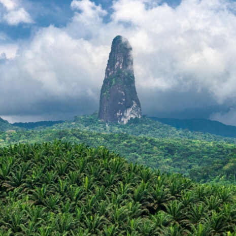 Pico-Cao-Grande_Sao-Tome_Petr-Hingar