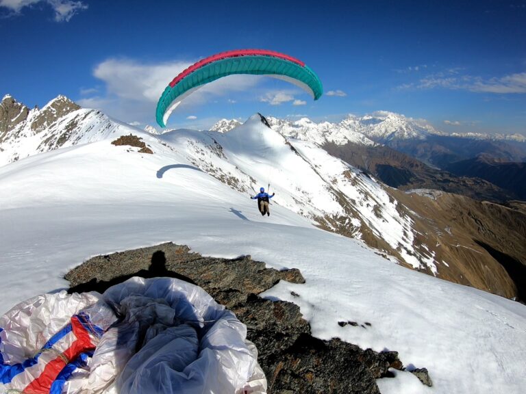 Peter Šimek – Paraglidom po Gruzínsku: Ushba na jeden stupák