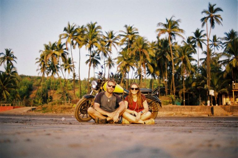 Radovan Hanko & Alexandra Štrauchová – 2500-kilometrový mototrip na 3-dňovú indickú svadbu