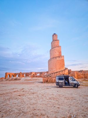 Naroční (Matej Biľ a Júlia Kvartová) – Irak – Mezopotámsky Roadtrip: 9 000km a 6 000 rokov histórie v jednom spätnom zrkadle